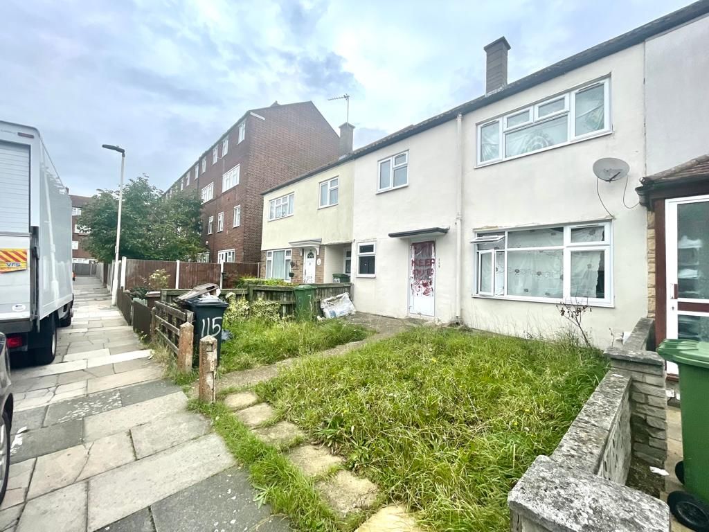 3 bed terraced house for sale in Chelmer Crescent, Barking IG11, £