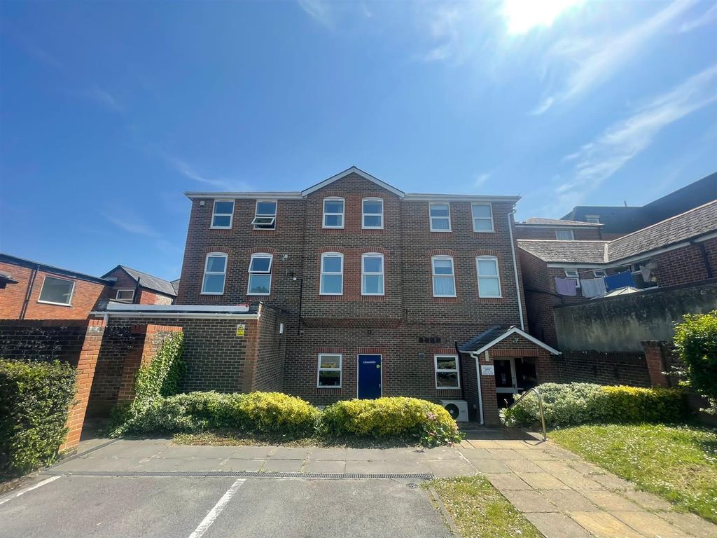 2 bed flat for sale in Osborn Road South, Fareham PO16 Zoopla