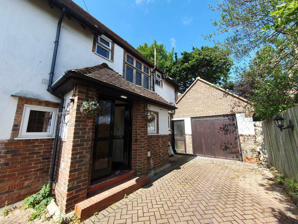 2 bed flat to rent in Holmesdale Road, BexhillOnSea TN39 Zoopla