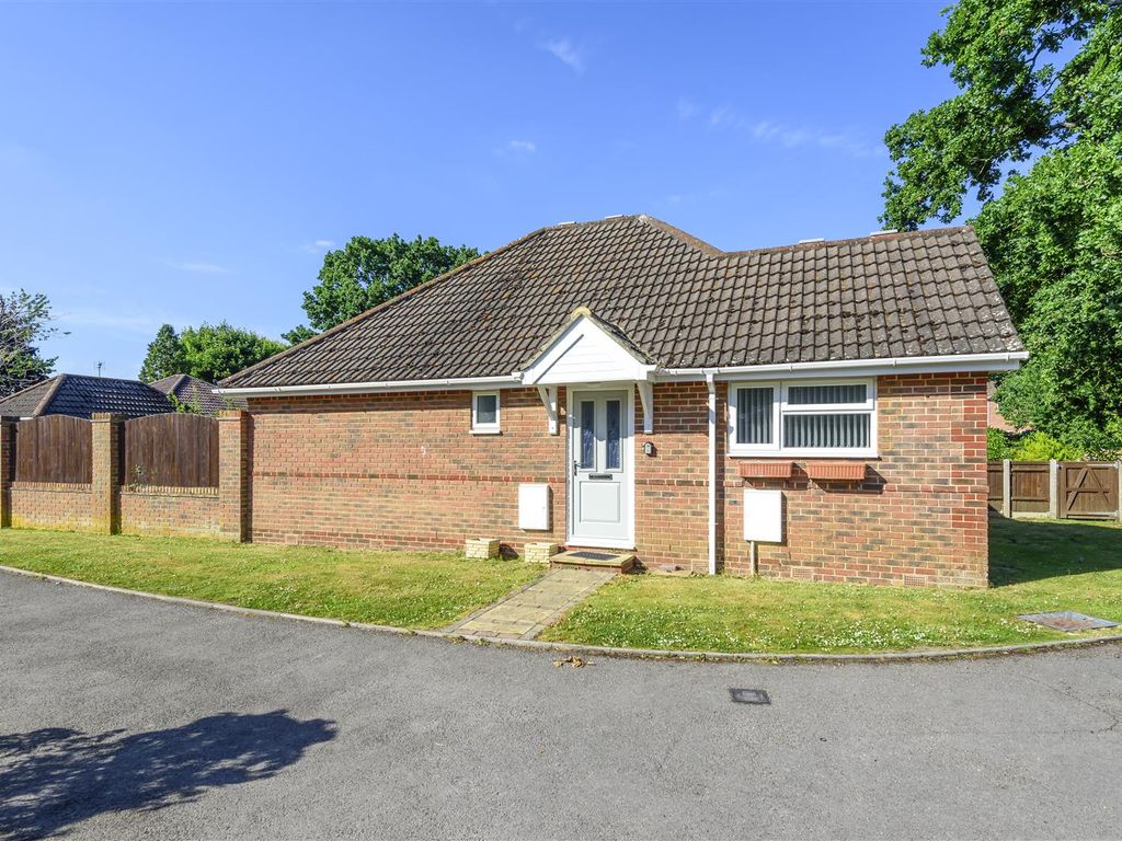 2 bed detached bungalow for sale in Wetherby Gardens, Totton, Hampshire