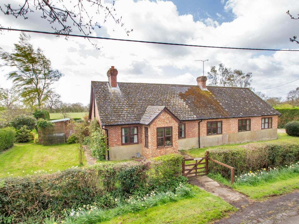 3 bed bungalow for sale in Mason Cottage, Crumps Lane,