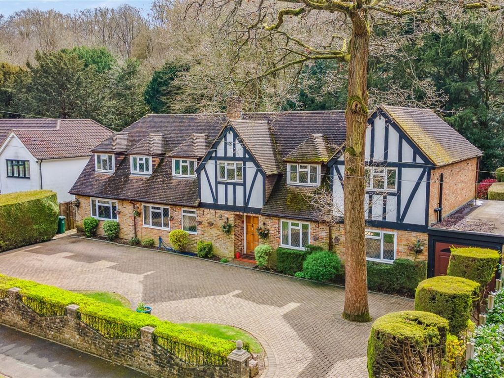 5 bed detached house for sale in Valley Road, Rickmansworth WD3, £