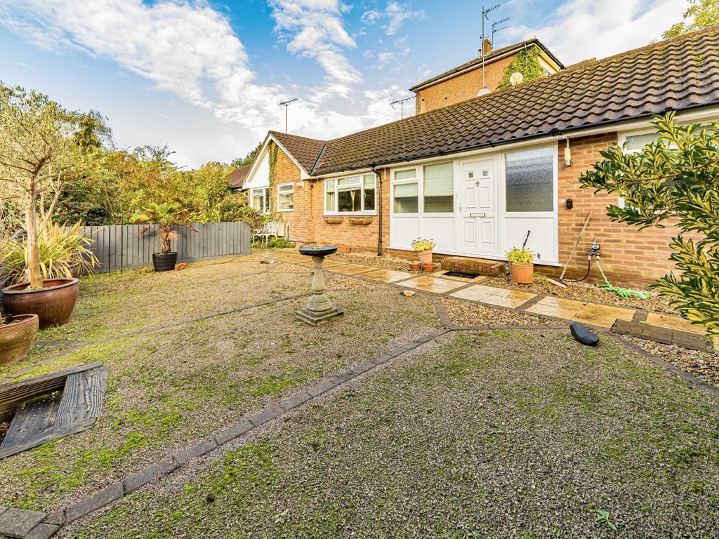 2 bed bungalow for sale in Belgrade Road, Hampton TW12, £595,000 Zoopla