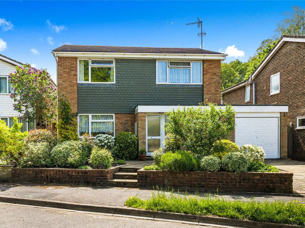 4 bed detached house for sale in Knaphill, Woking, Surrey GU21 Zoopla