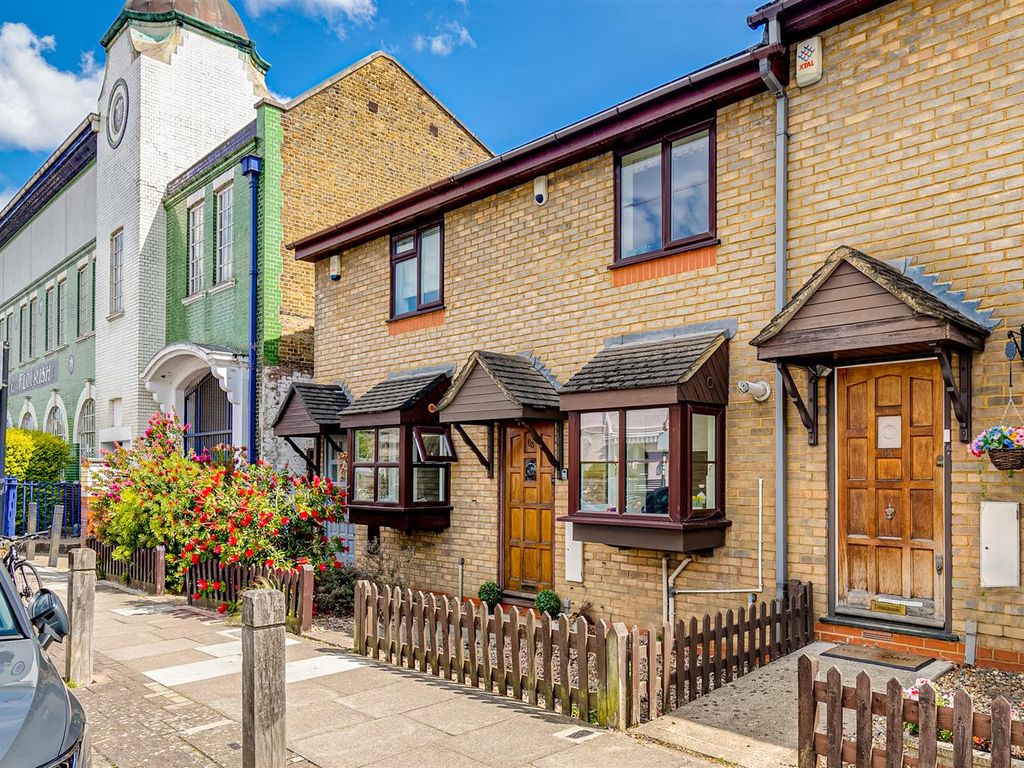 2 bed property for sale in Standen Road, London SW18 Zoopla