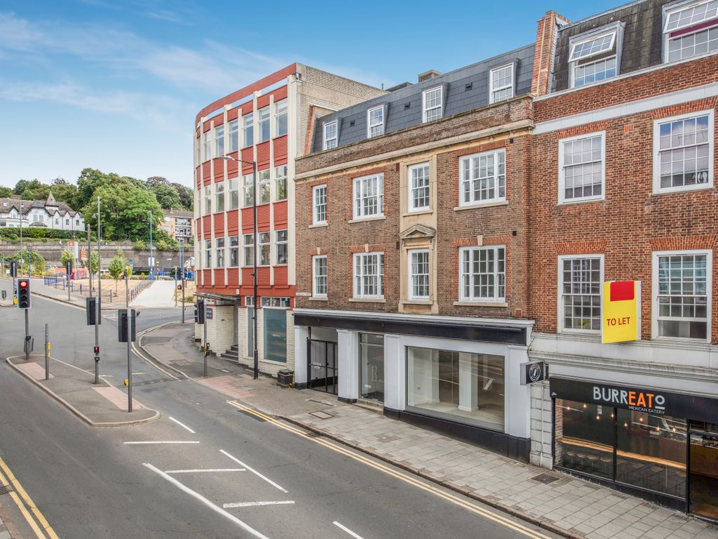 2 bed flat to rent in Crendon Street, High Buckinghamshire