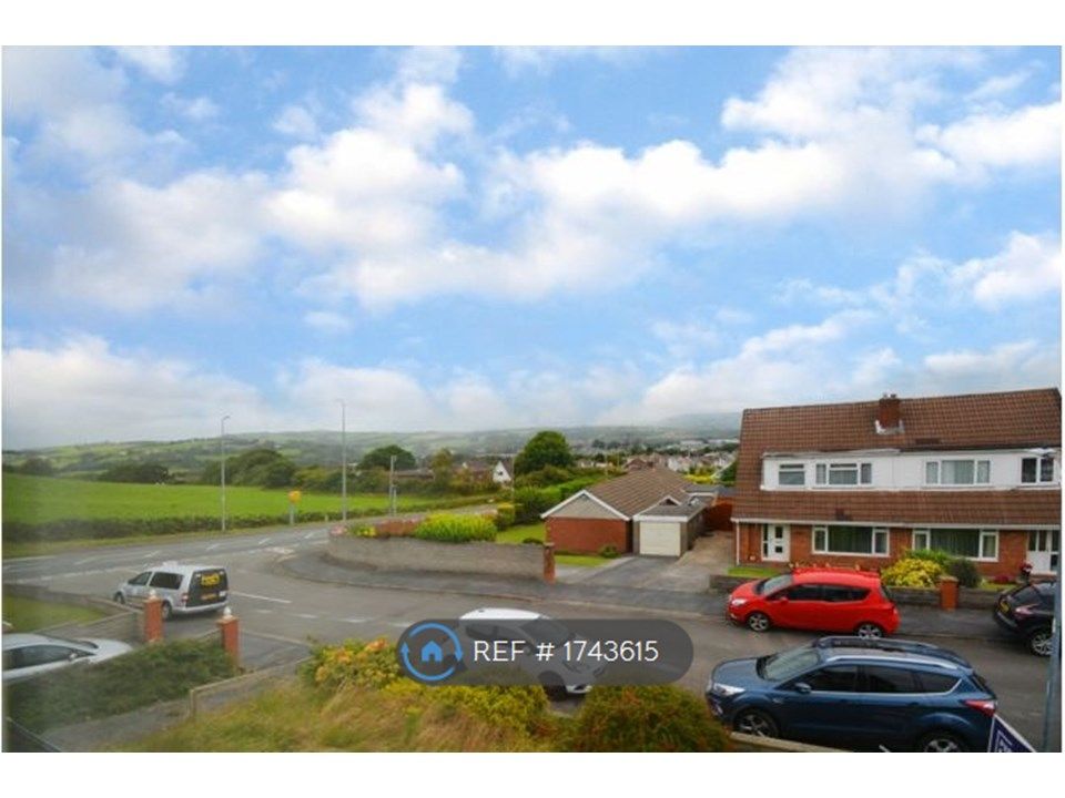 4 bed semidetached house to rent in Cleviston Park, Llangennech