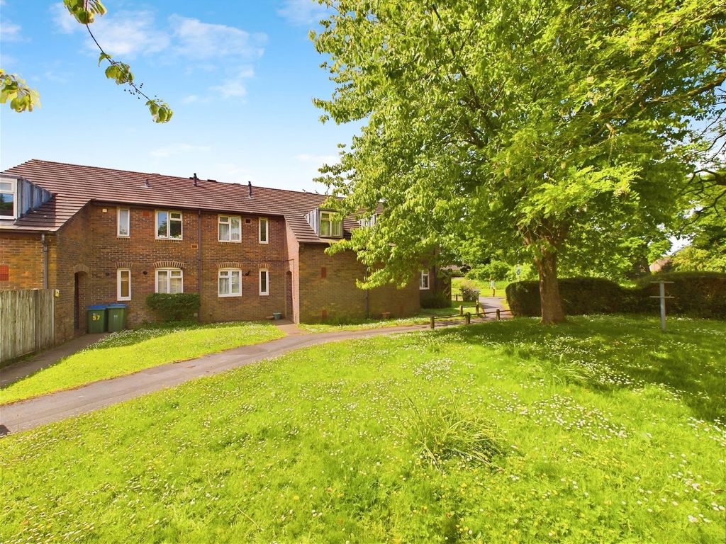 1 bed for sale in Roebuck Close, Horsham RH13, £210,000 Zoopla