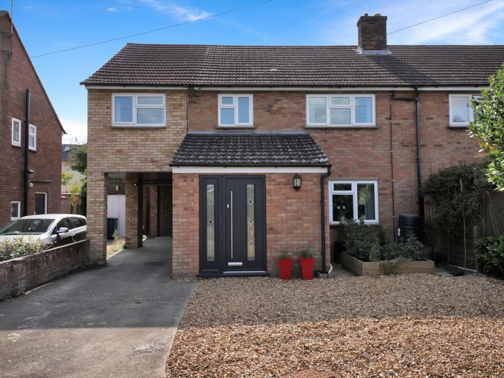 5 bed semidetached house for sale in Red Hill Close, Great Shelford