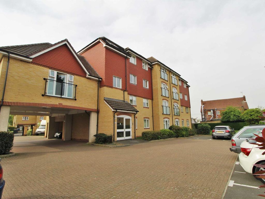 2 bed flat to rent in Bower Way, Cippenham, Slough SL1, £1,450 pcm Zoopla