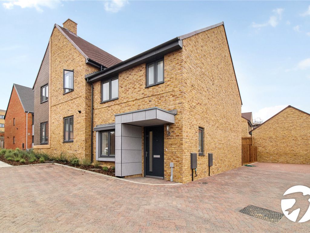 3 bed semidetached house to rent in Haygreen Crescent, Castle Hill