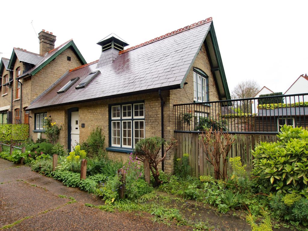 2 bed cottage for sale in Epsom Road, Ewell Village KT17, £485,000 Zoopla