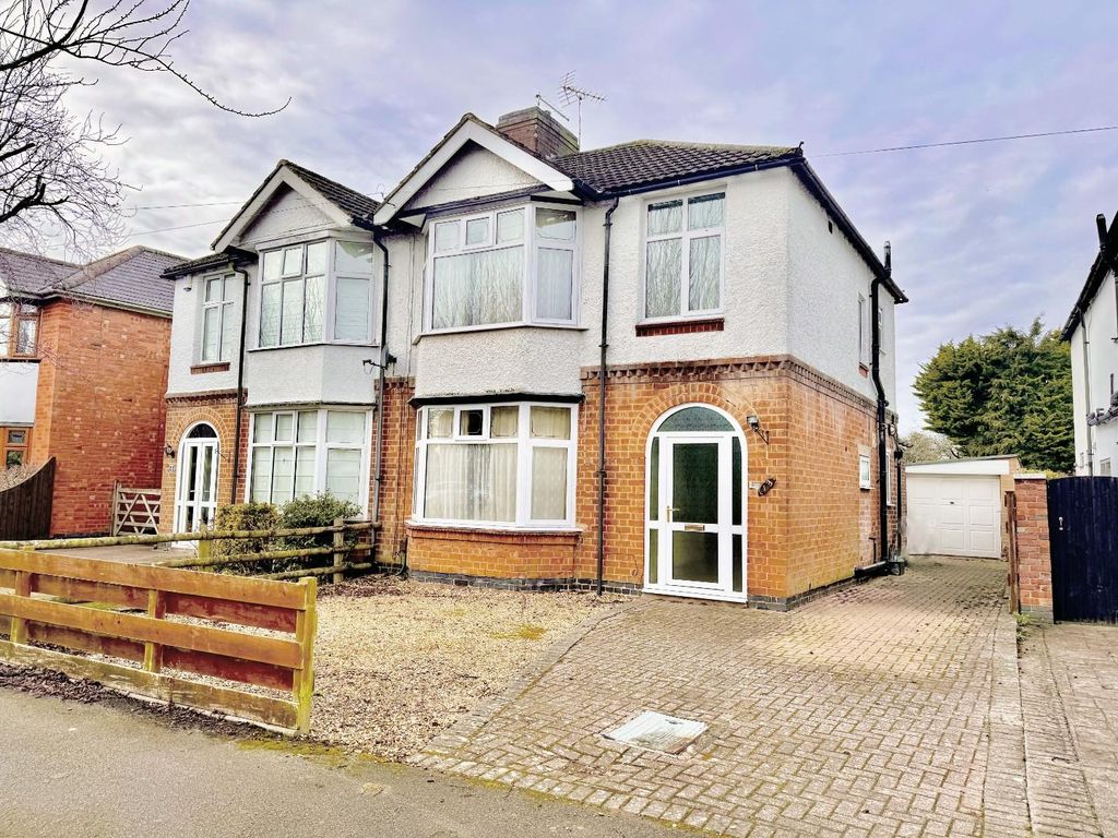 3 bed semidetached house for sale in Langton Road, Rugby CV21, £