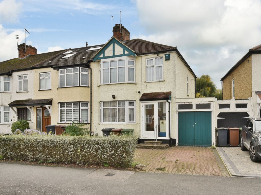 3 bed end terrace house for sale in Laurel Avenue, Potters Bar, Herts
