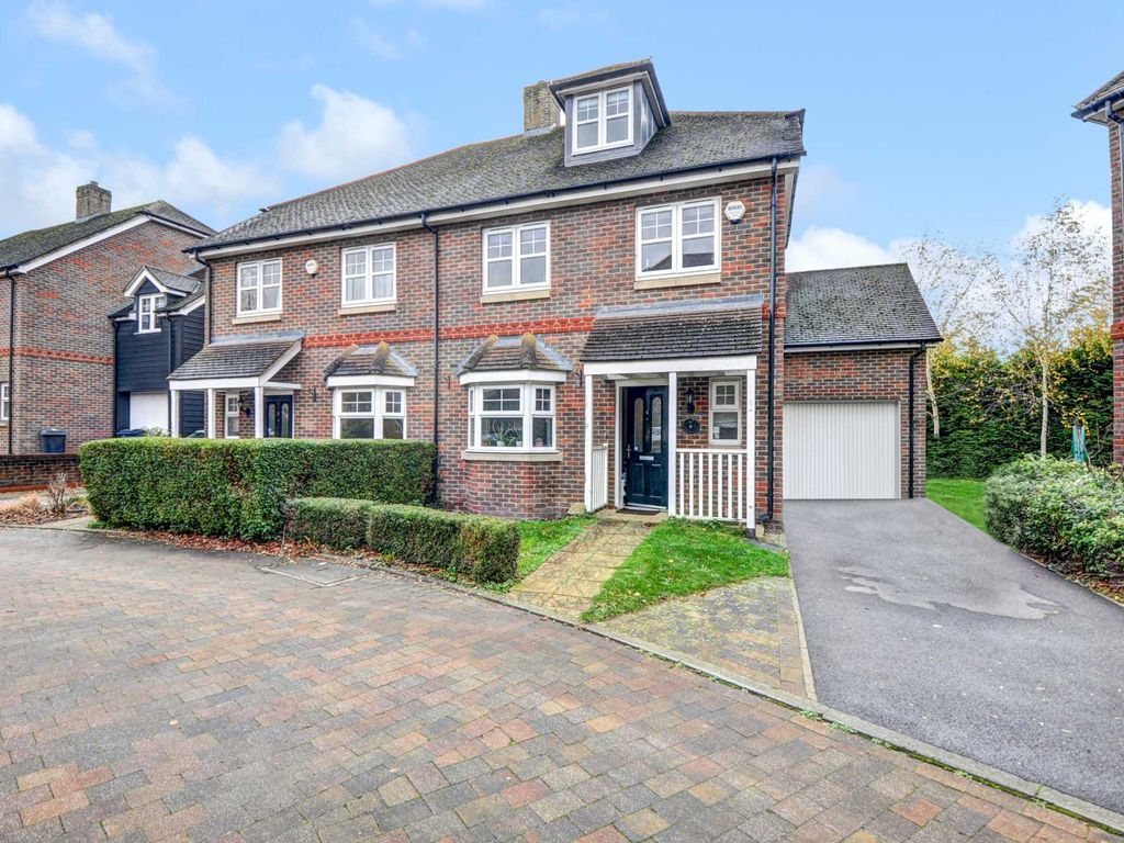 Chairmakers Close, Princes Risborough HP27  