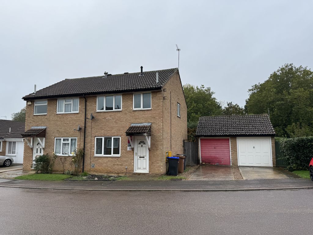3 bed property for sale in 5 Manorfield Close, Northampton
