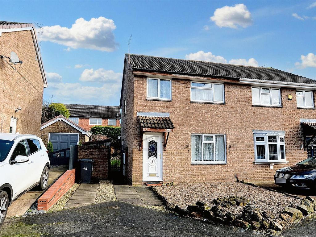 3 bed semidetached house for sale in Stockdale Close, Arnold