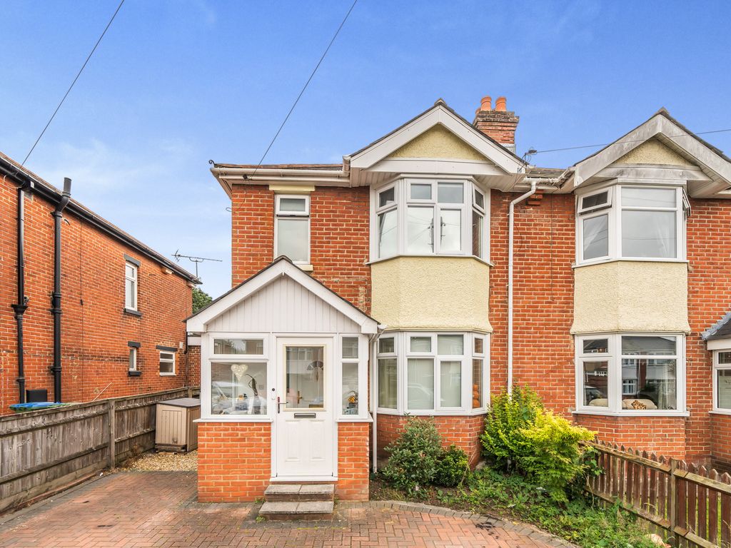 3 bed semidetached house for sale in King Avenue, Regents Park