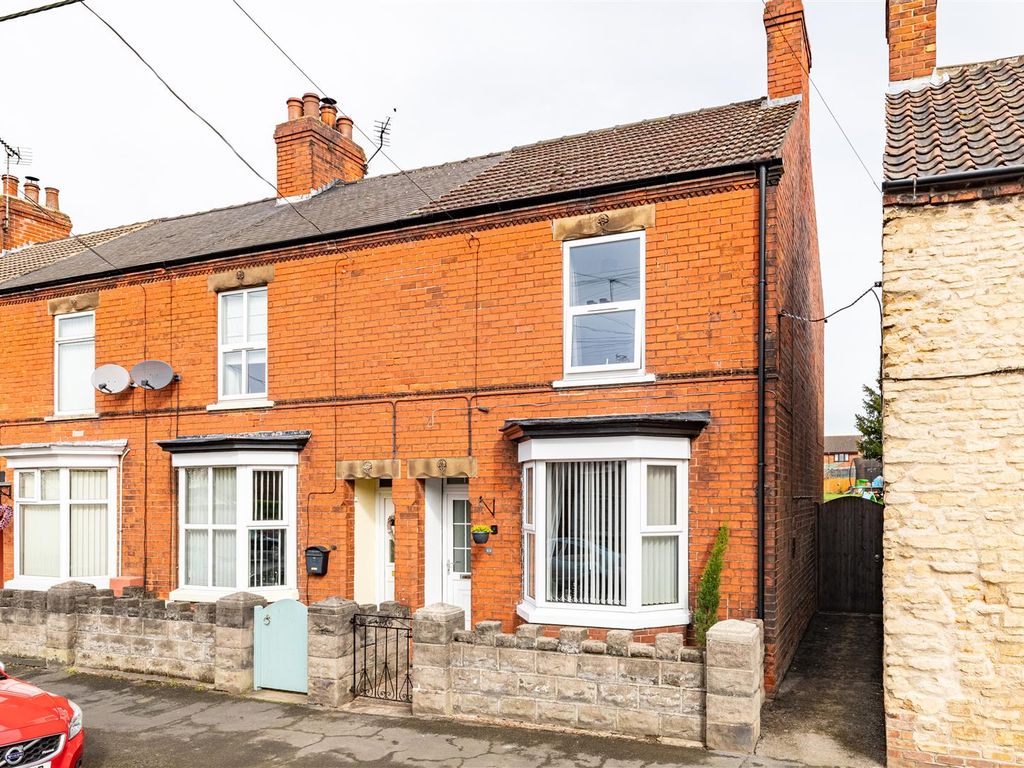 3 bed end terrace house for sale in Park Street, Winterton, Scunthorpe
