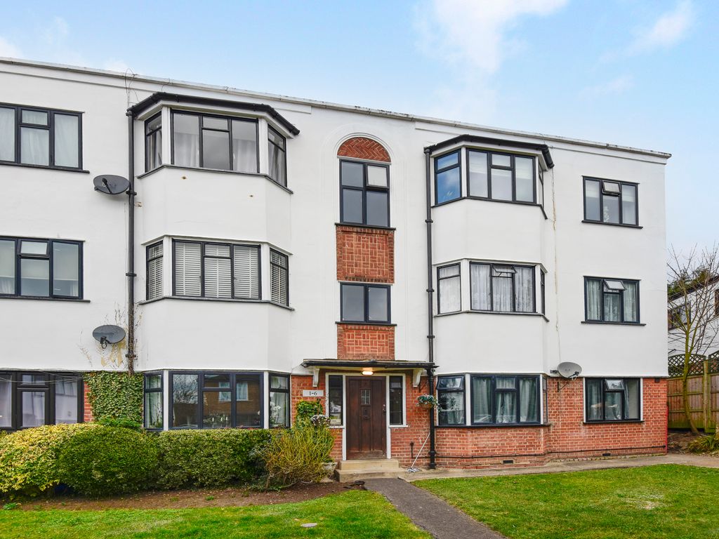 2 bed flat for sale in York Crescent, Loughton IG10 Zoopla