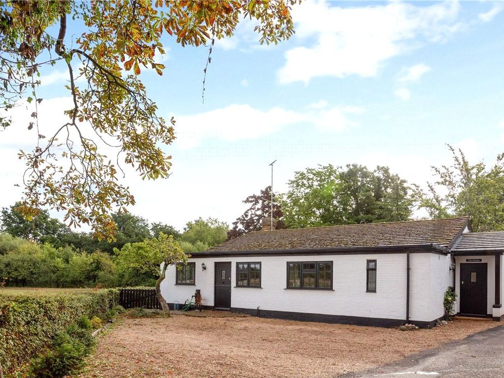 3 bed detached house for sale in Farm Close, Oakley Green