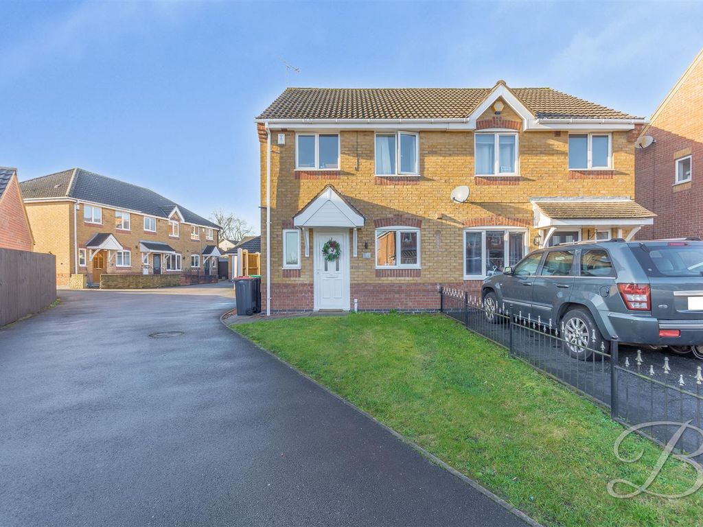 3 bed semidetached house for sale in The Hawthorns, KirkbyInAshfield, Nottingham NG17, £