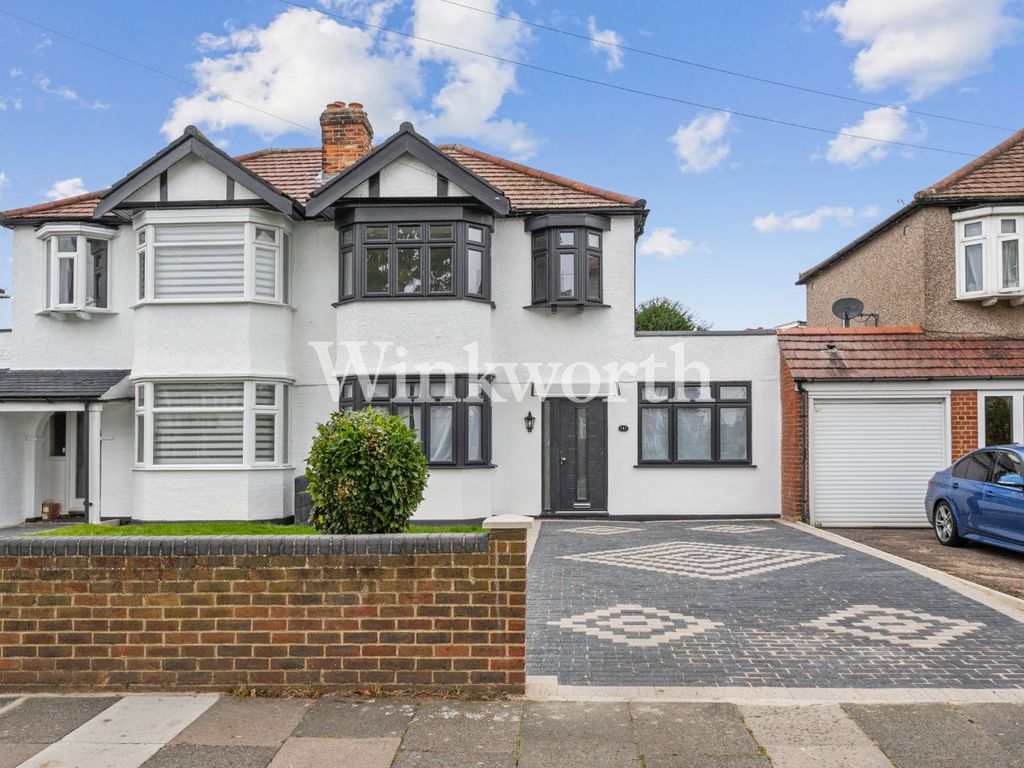 3 bed detached house for sale in Willow Road, Enfield EN1, £675,000