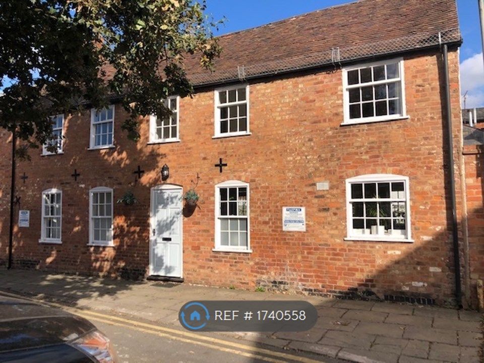 3 bed semidetached house to rent in Court Row, Upton Upon Severn WR8