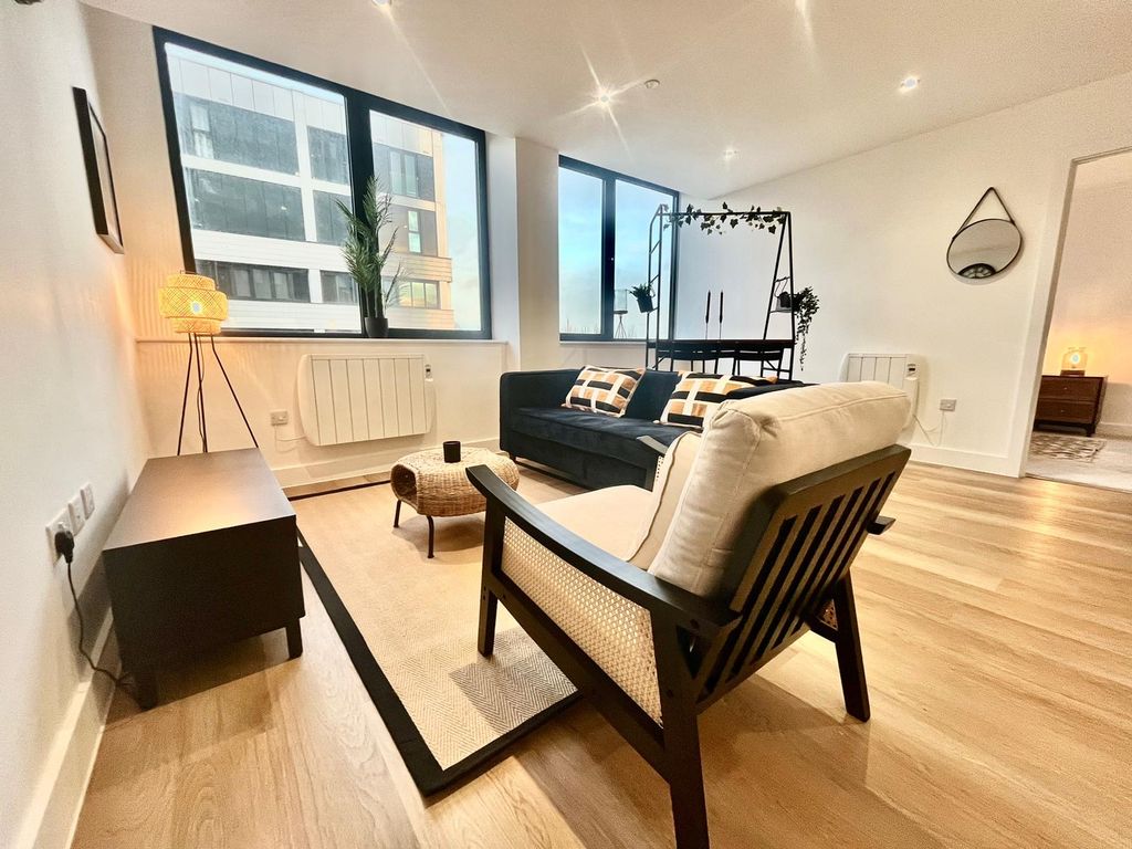 2 bed flat to rent in Alexander House, Old Trafford, Manchester M16, £