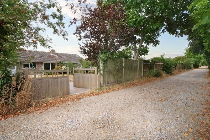 2 bed bungalow for sale in Bowes Road, Wivenhoe CO7 Zoopla
