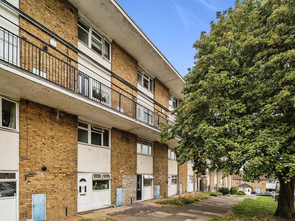 2 bed for sale in Fold Croft, Harlow CM20, £200,000 Zoopla