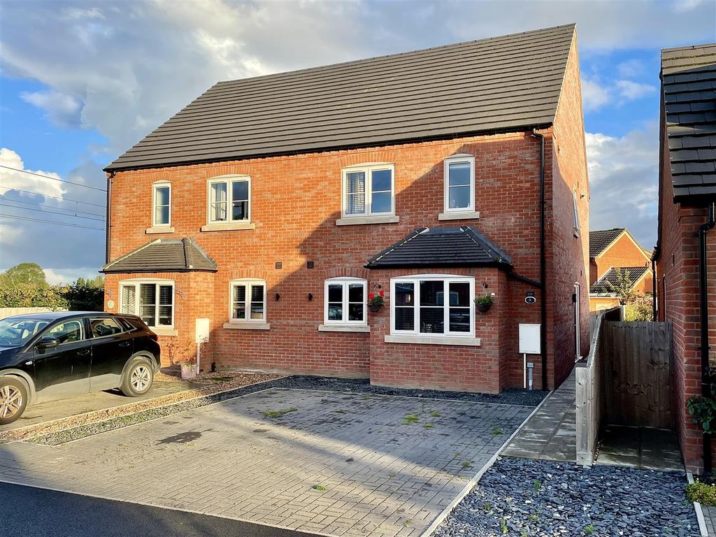 3 bed semidetached house for sale in Alexander Mews, Balderton NG24