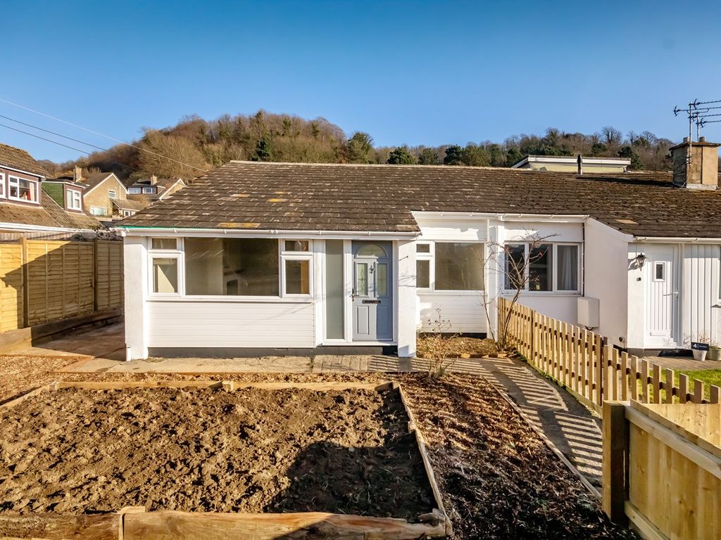 2 bed bungalow for sale in Cherry Orchard, WottonUnderEdge GL12 Zoopla