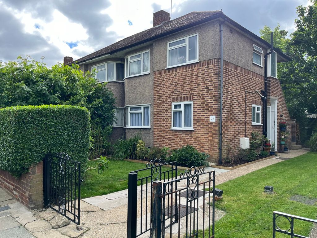 2 bed for sale in Transmere Road, Petts Wood BR5, £335,000
