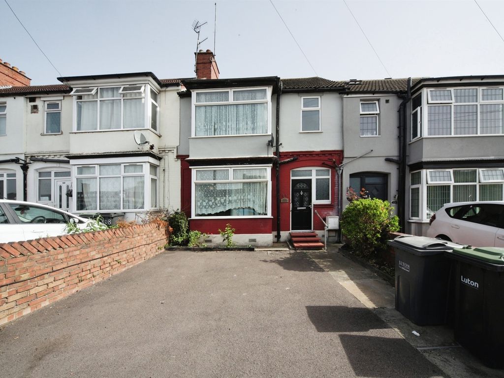 3 bed terraced house for sale in Leagrave Road, Luton LU3, £300,000