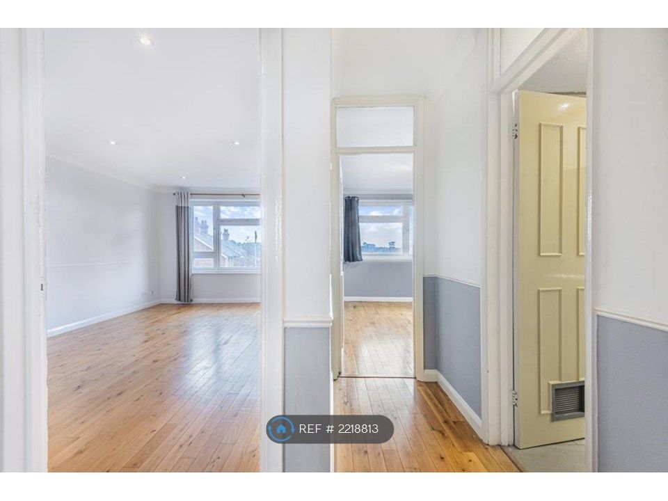 2 bed flat to rent in Highway Avenue, Maidenhead SL6, £1,400 pcm Zoopla