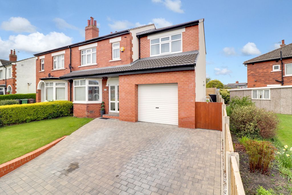 4 bed semidetached house for sale in Queensway, Whitkirk, Leeds LS15
