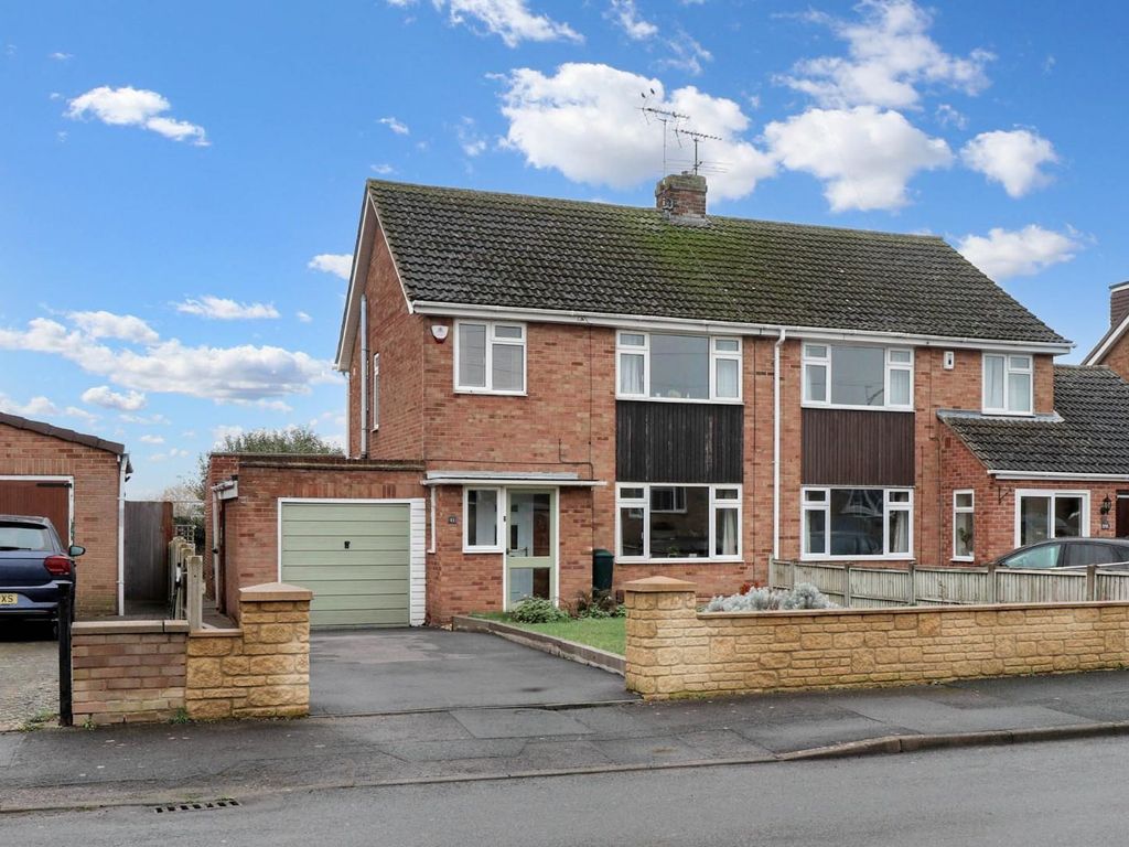3 bed semidetached house for sale in Delabere Road, Cleeve