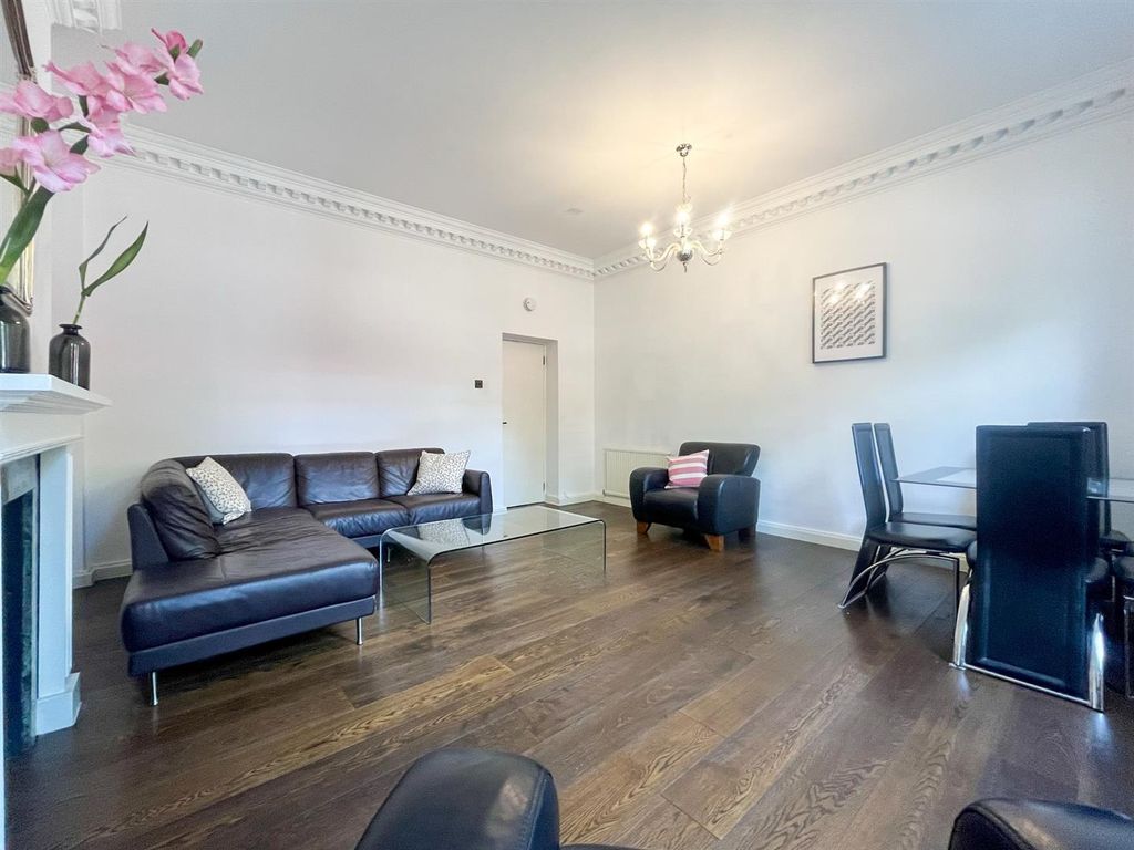 3 bed flat to rent in Hanover Gate Mansions, Regents Park NW1, £4,225