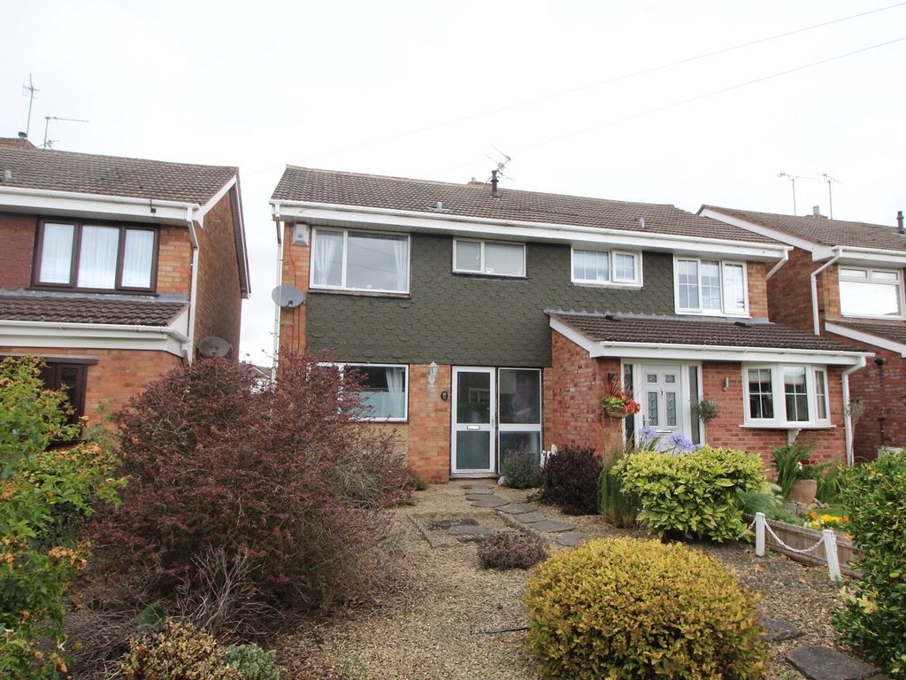 3 bed semidetached house for sale in Burrows Road, Kingswinford, West