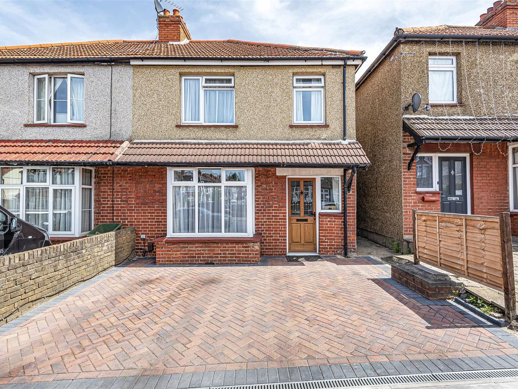 3 bed semidetached house for sale in The Retreat, Cheam Common Road