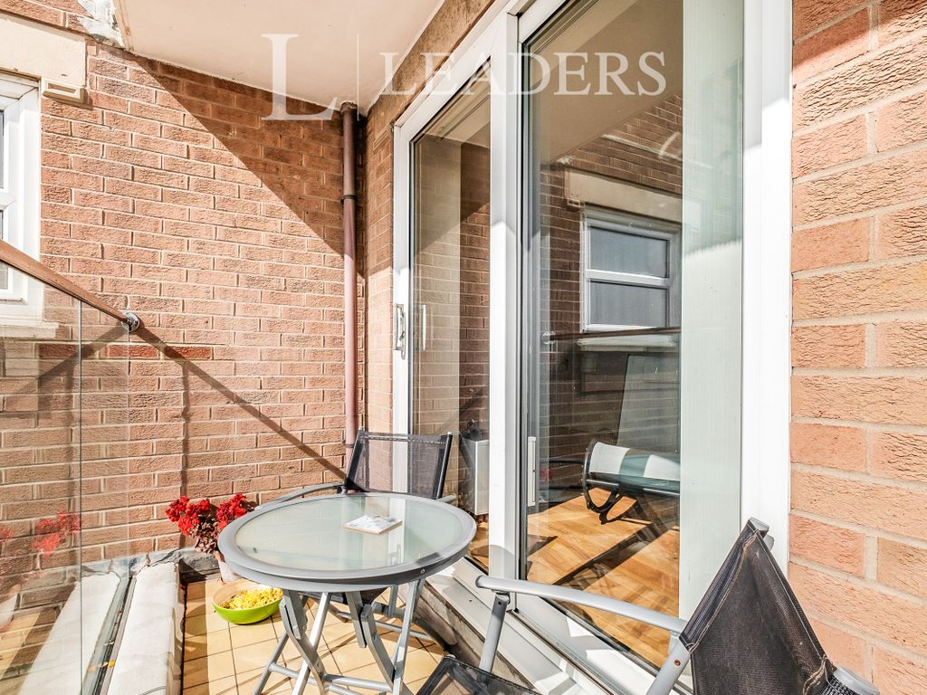 2 bed flat to rent in Augusta Place, Worthing BN11 Zoopla