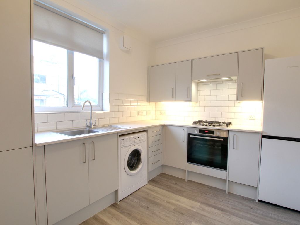 2 bed flat to rent in Hawthorne Court, (Pk395), Northwood Hills HA6, £