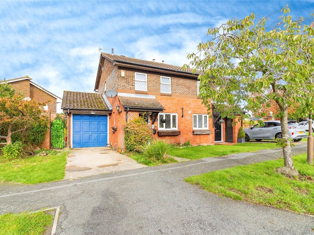 3 bed semidetached house for sale in Oxman Lane, Greenleys, Milton