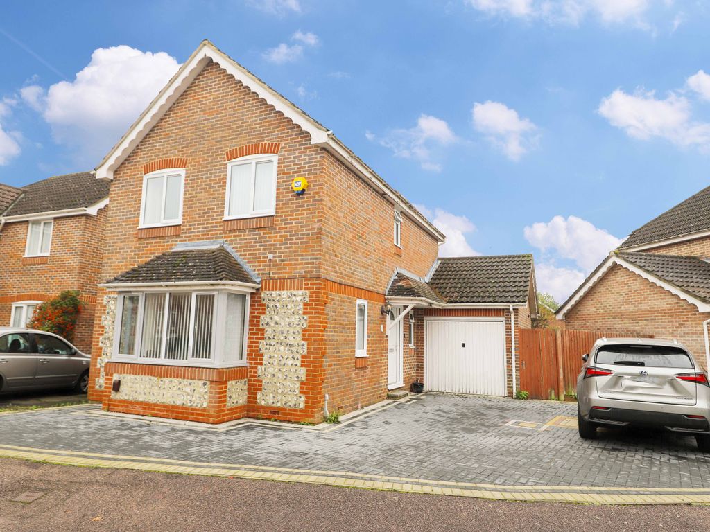 3 bed detached house for sale in Burlington Close, Pinner HA5 Zoopla