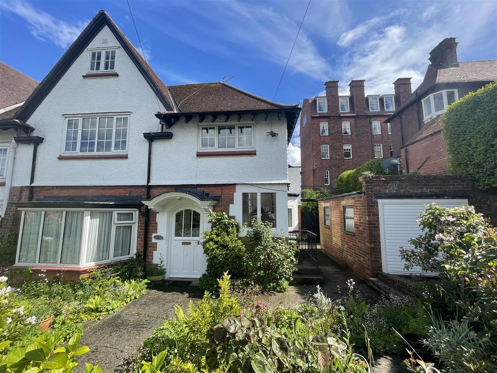 6 bed flat for sale in Holbeck Road, Scarborough YO11 Zoopla