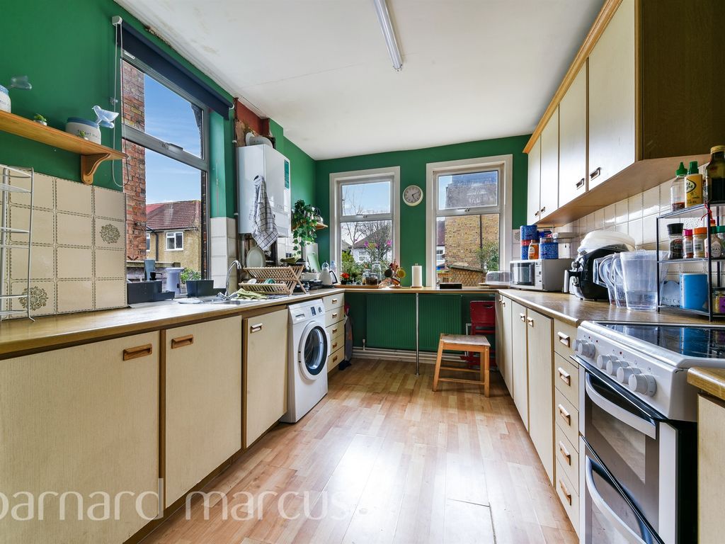 3 bed terraced house for sale in Court Road,