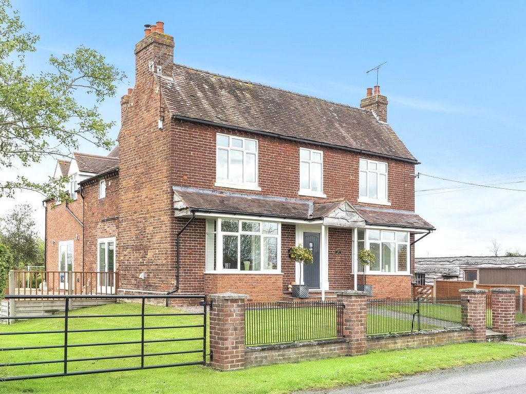 5 bed detached house for sale in Moseley Road, Hallow, Worcester