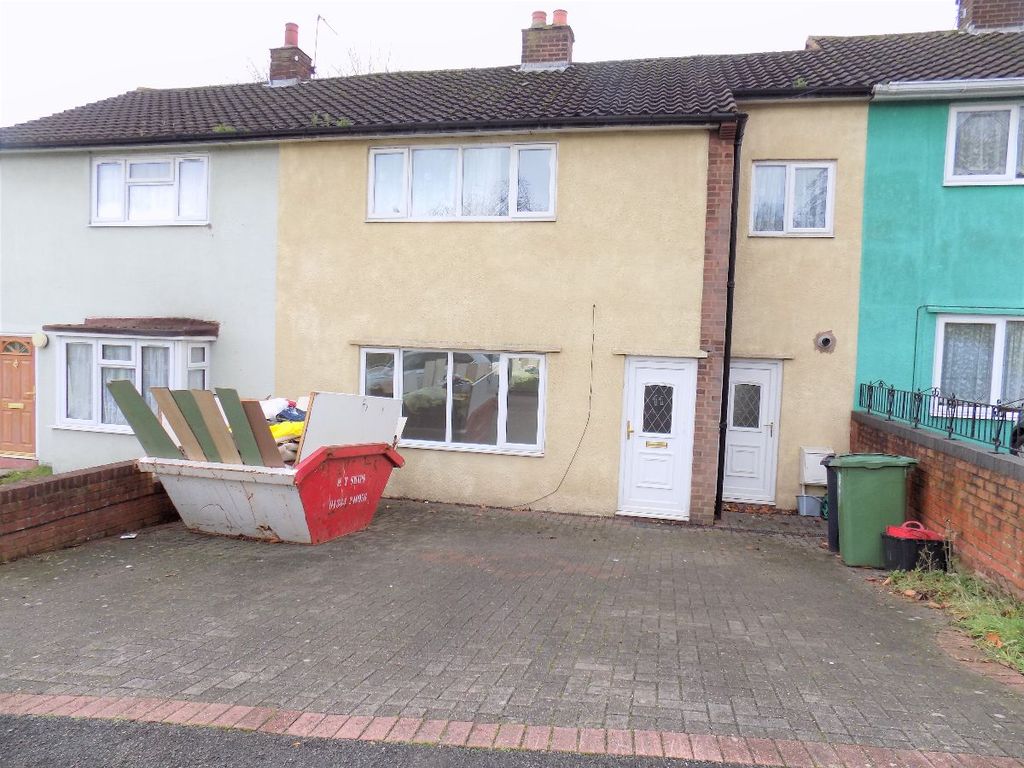 3 bed terraced house to rent in Lyndale Road, Dudley DY2, £1,100 pcm