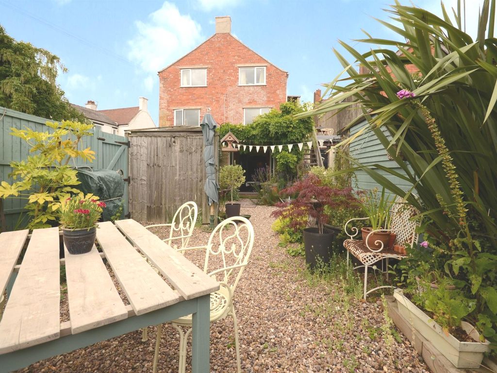 4 bed detached house for sale in Wycliffe Road, Alfreton DE55, £180,000